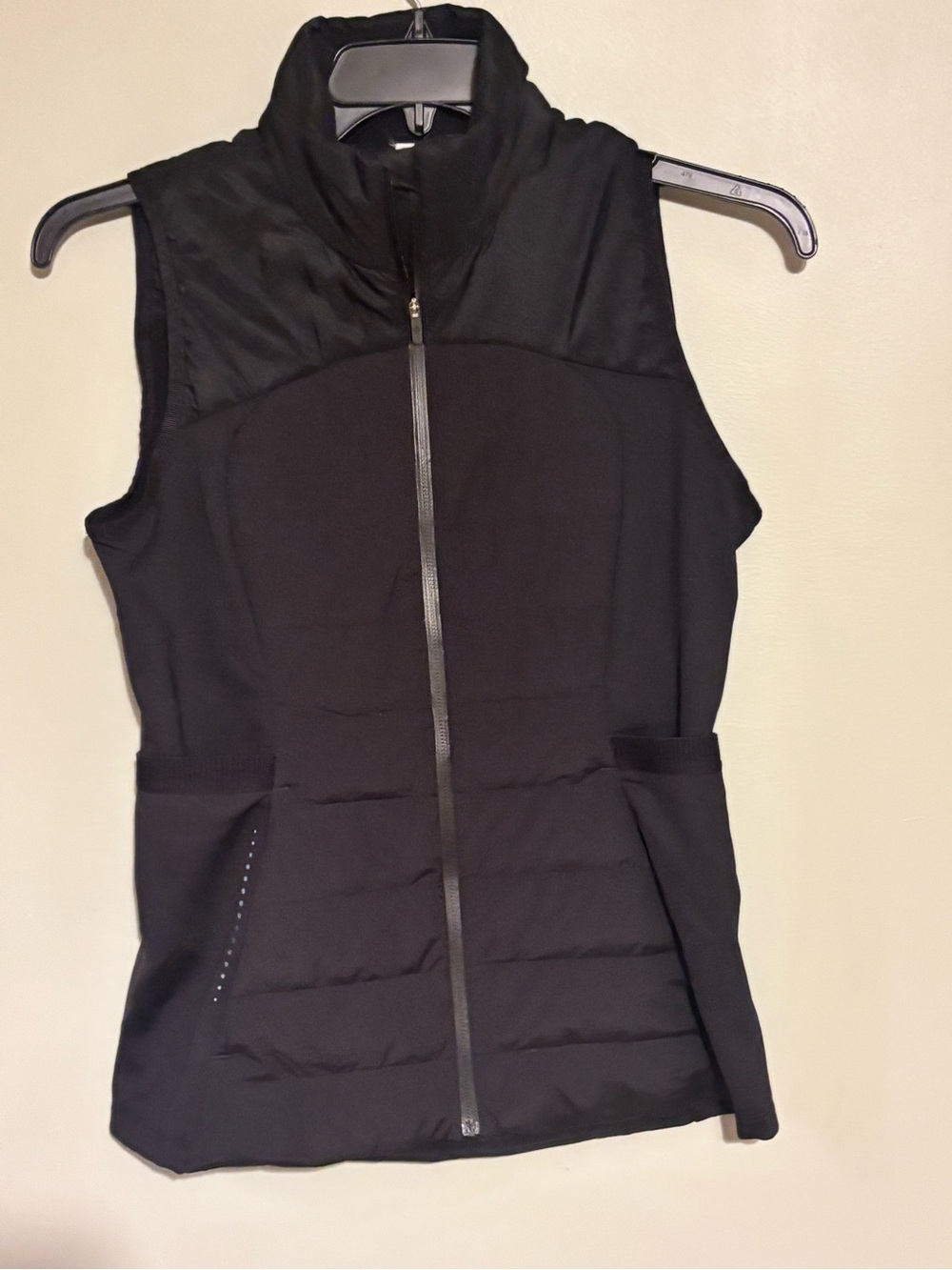Lululemon Down For It All Vest in black
size 8